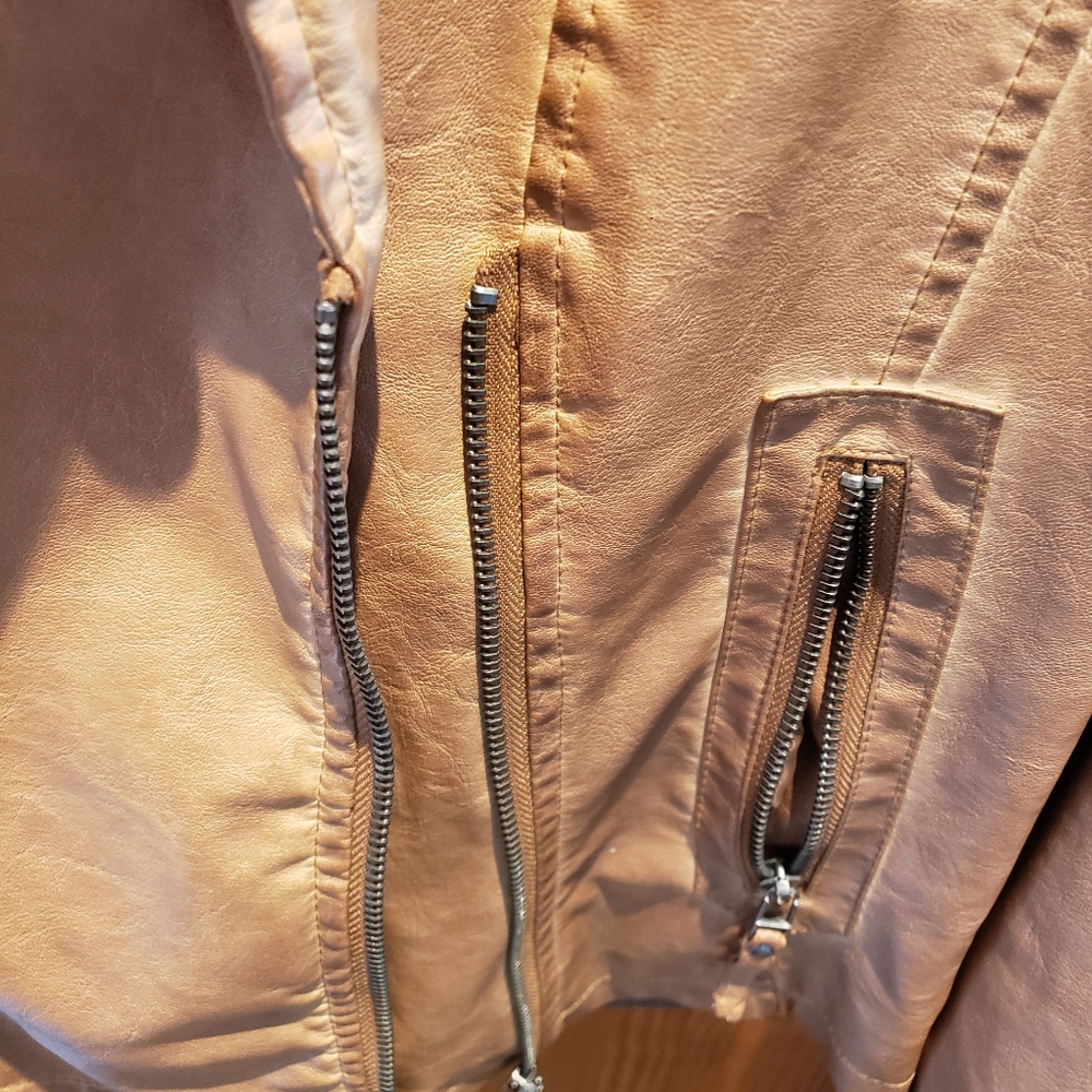 Leather jacket - Picture 3 of 3
